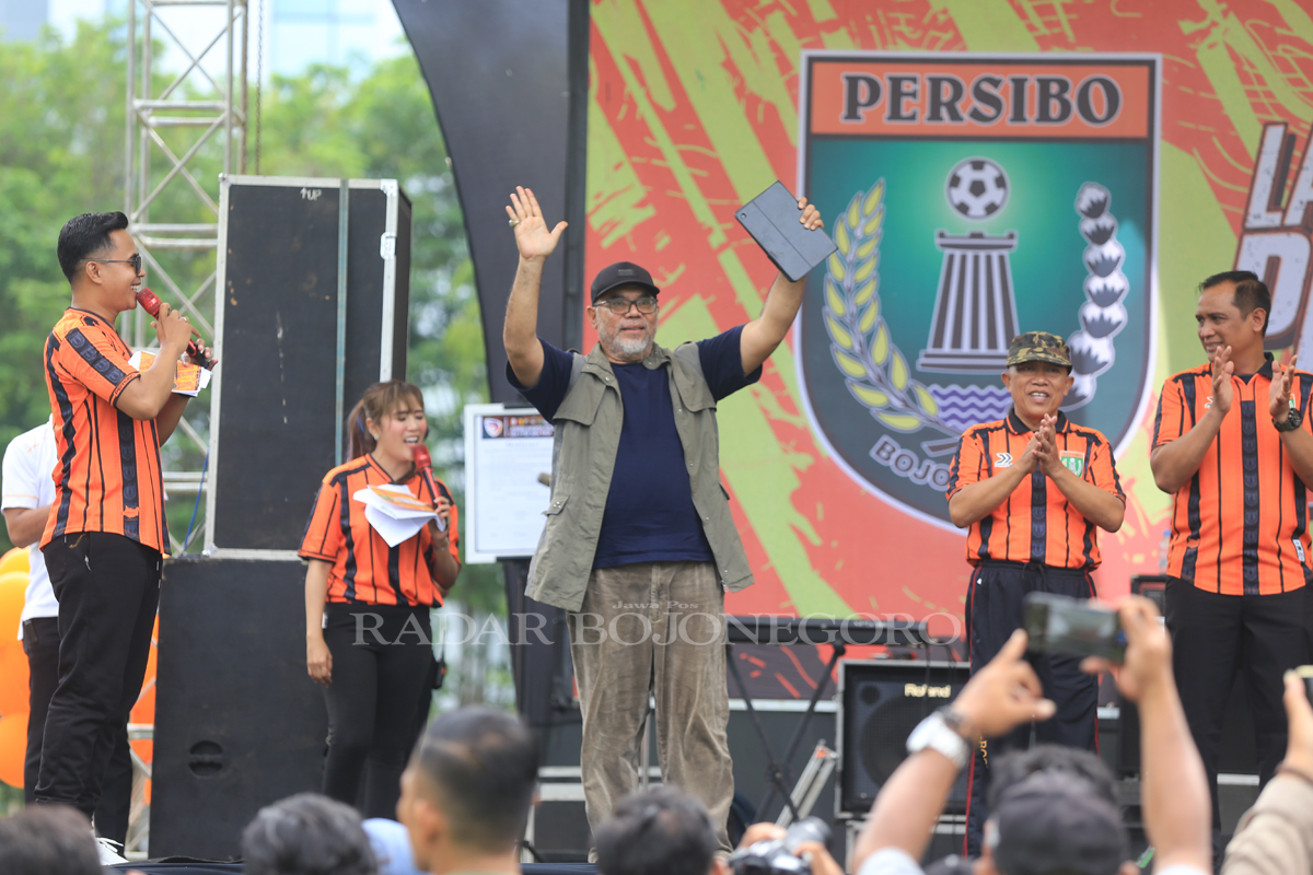 OPTIMIS:Pelatih Baru Persibo Iwan Setiawan yakin mampu membawa The Giant Killer naik kasta dsn juara Liga 3 Waktu hanya memiliki waktu persiapan yang singkat ( IRVAN RAMADAN/RADAR BOJONEGORO)