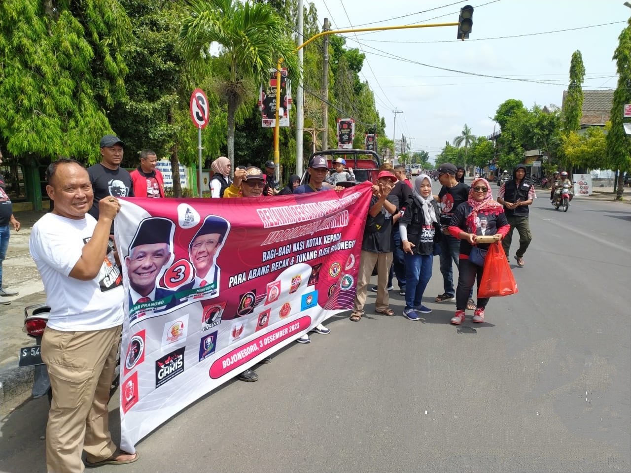 RELAWAN: Gabungan relawan Ganjar-Mahfud saling berkolaborasi turun ke berbagai lapisan masyarakat. (GANJARIS BOJONEGORO UNTUK RADAR BOJONEGORO)