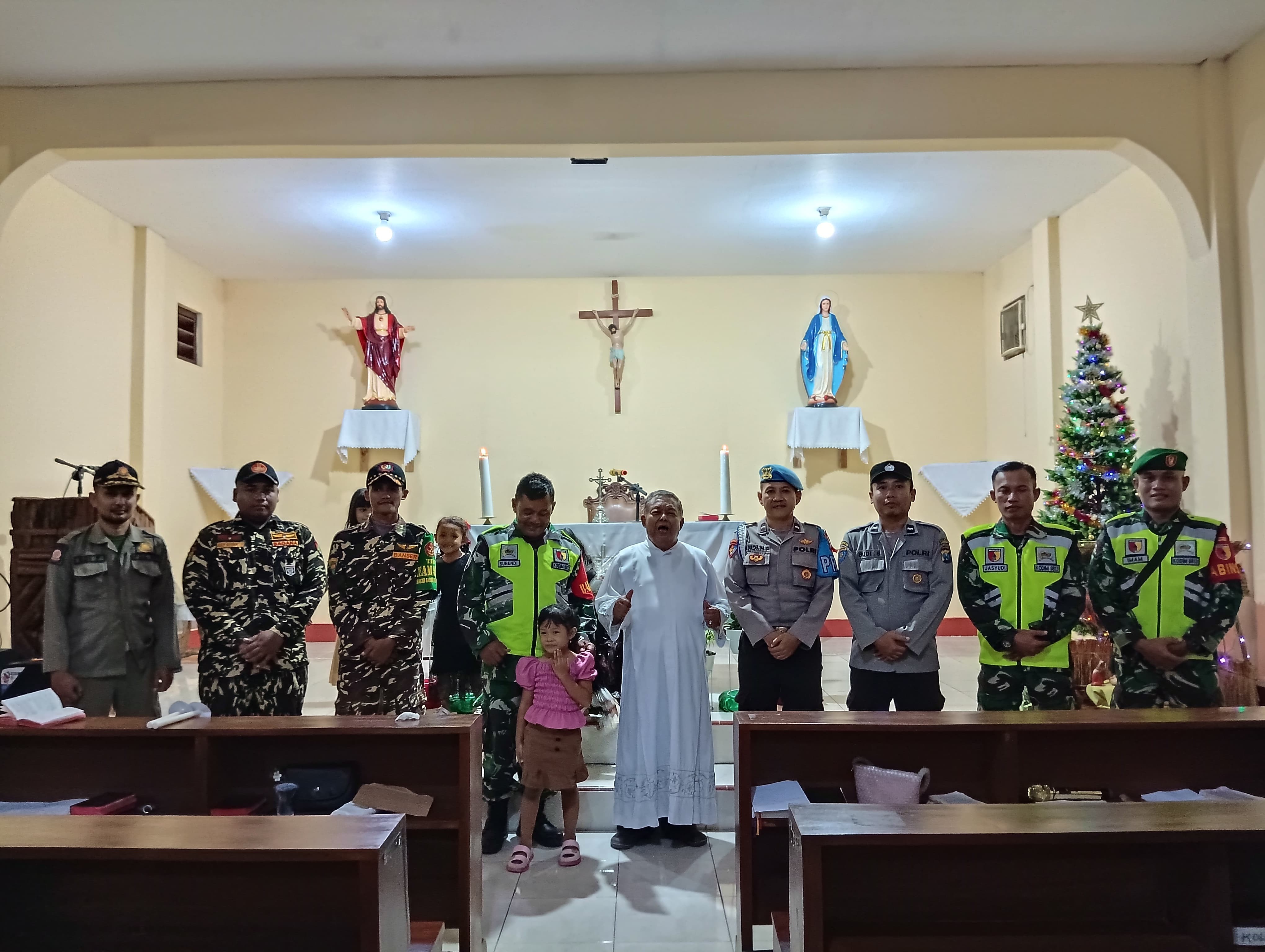 MISA NATAL: Ibadah Misa Natal di Gereja Santa Maria,Desa Kolong Kecamtan Ngasem. (IST/RADAR BOJONEGORO)