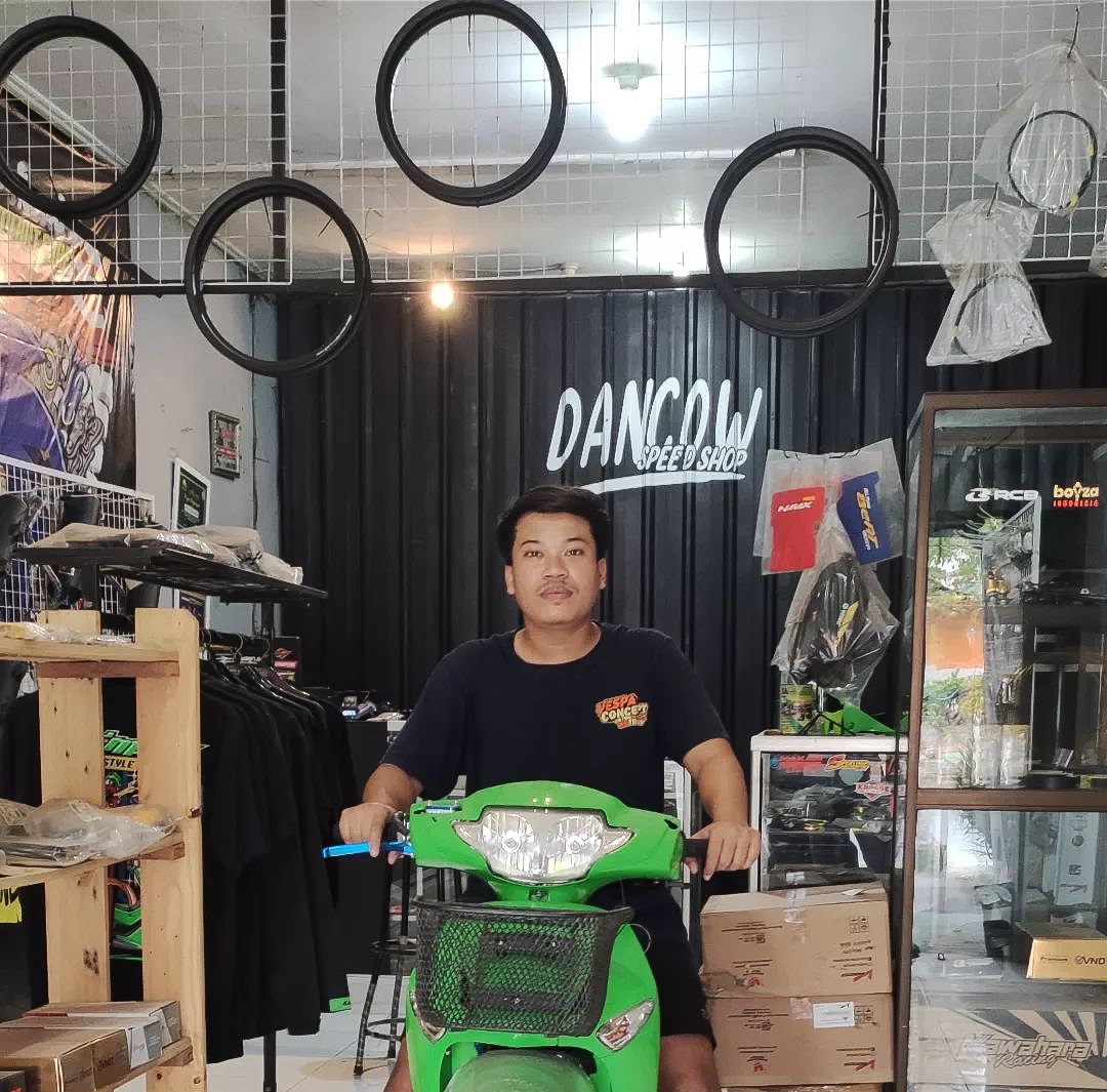 KREATIF: Andre Prasetiyo, spesialis modivikasi motor.  (ISTIMEWA/RADAR BOJONEGORO)