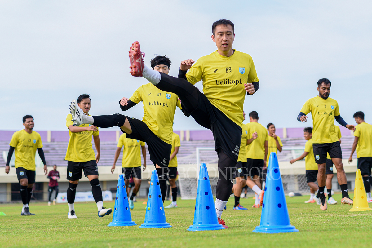MAKIN SERIUS: Training Ground Lamongan sudah bisa menjadi tempat latihan bagi penggawa Persela. (AINUL FOR JAWA POS RADAR LAMONGAN )