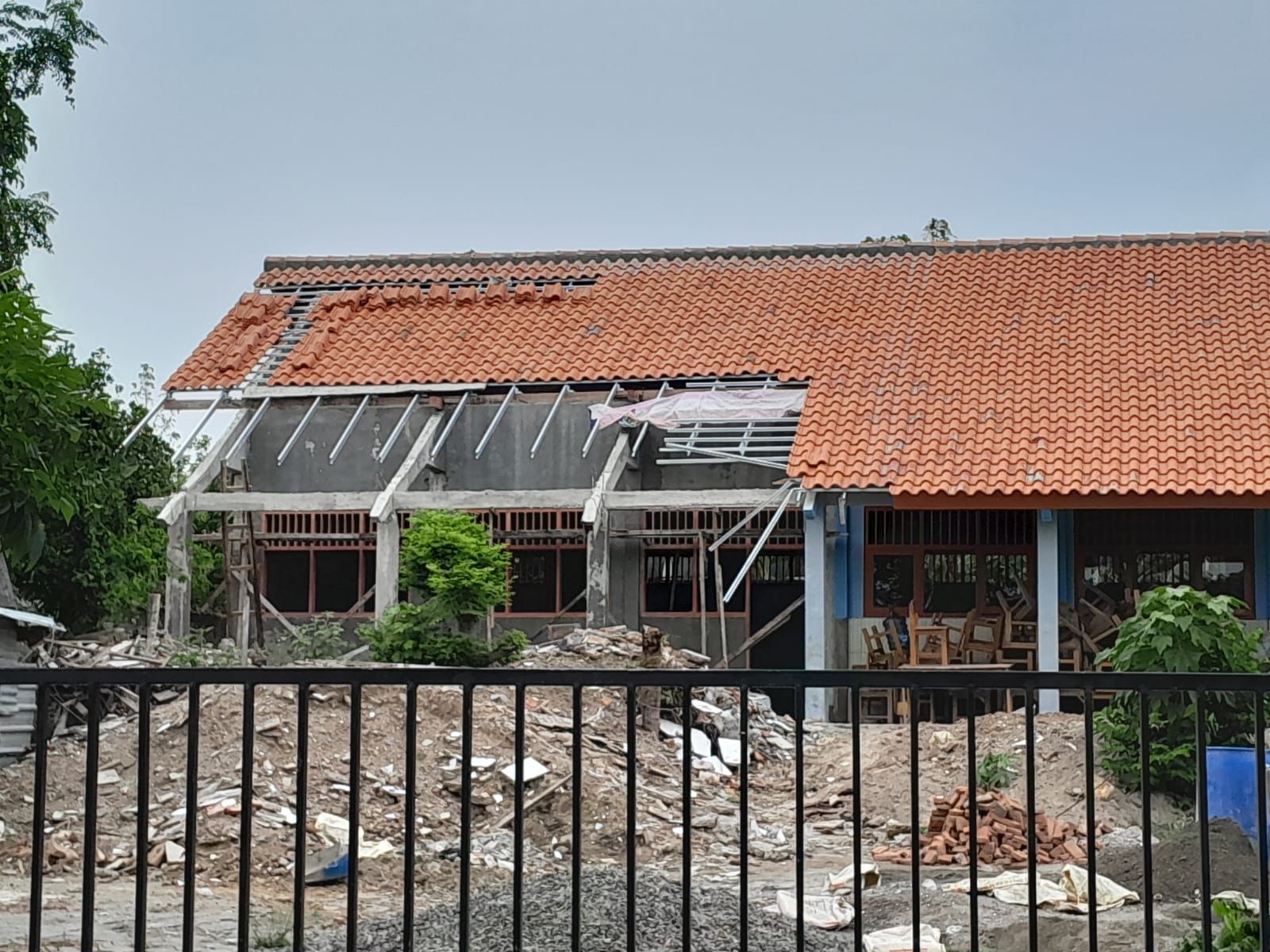 REHABILITASI: Pembangunan SDN Tambakromo 2, Cepu masih belum rampung. Diketahui, sekolah tersebut mendapatkan DAK sebesar Rp 1,1 miliar. (IST/RADAR BLORA)