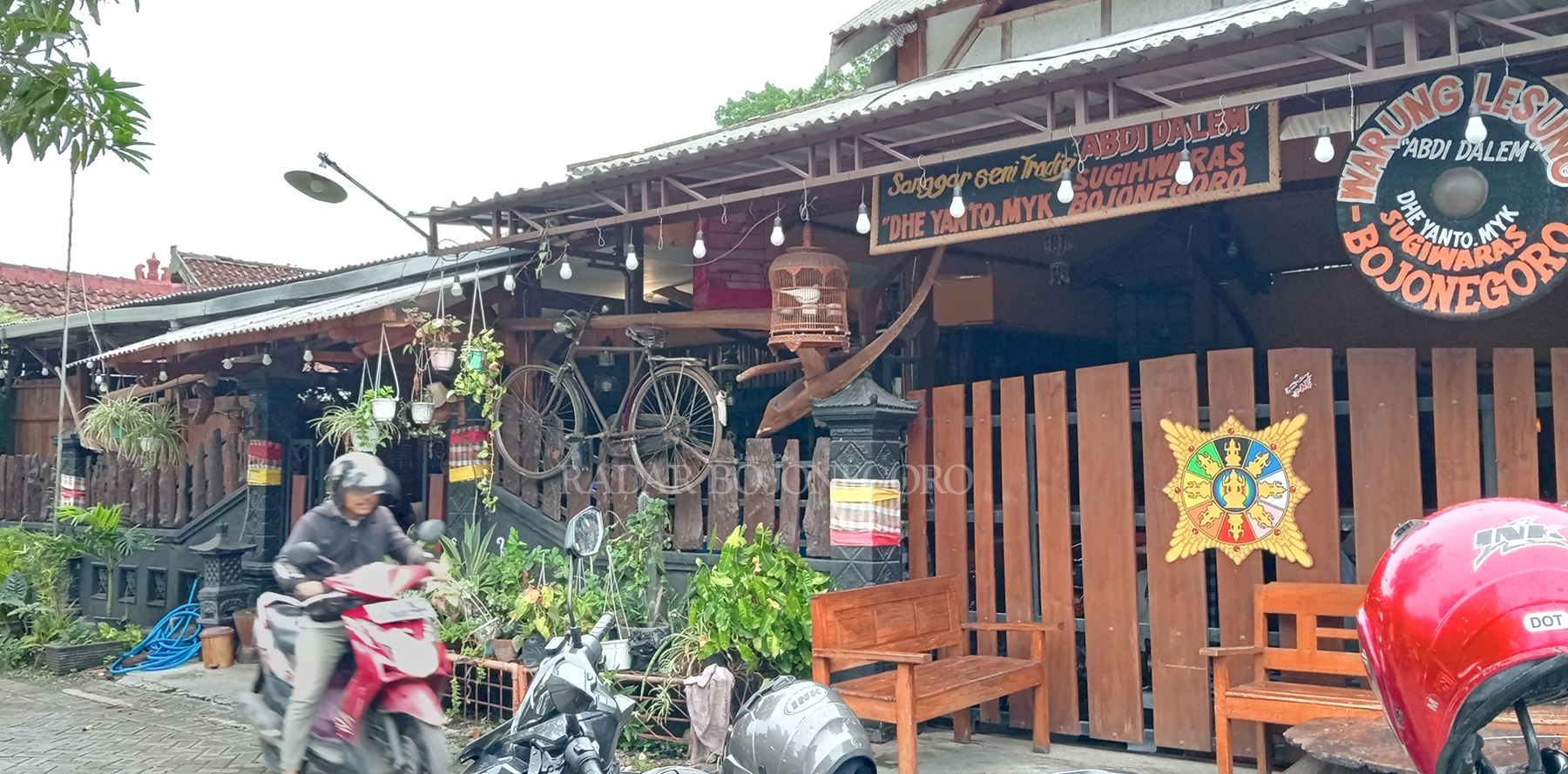 MENDUNIA: Kaya potensi termasuk seni dan budaya. Salah satu seniman ludruk bertempat tinggal di Kecamatan Sugihwaras, Suyanto kerap disapa Yanto Munyuk. Dia berlakon hingga internasional, Malaysia.