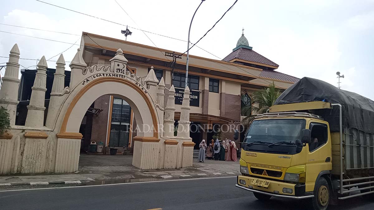 IKON:Masjid Darul Mutaqqim Padangan menjadi salah satu bukti sejarah penyebaran islam di wiilayah barat Bojonegoro (IRVAN RAMADAN/RADAR BOJONEGORO)
