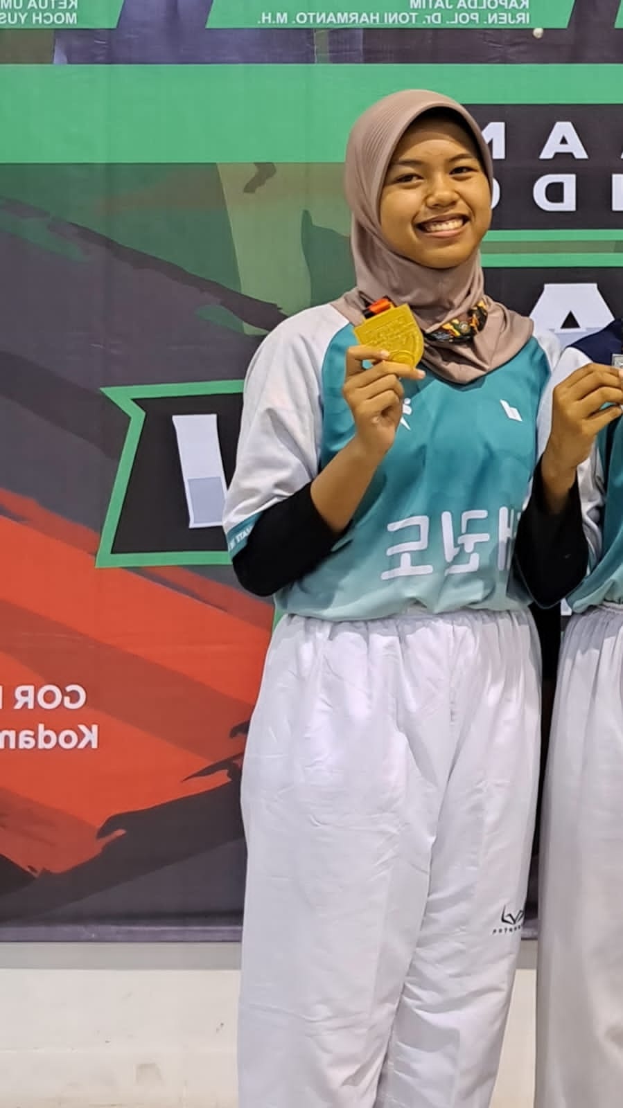 BERPRESTASI: Lifa Ikhtiara Kharisma, Atlet Taekwondo Bojonegoro ini sudah empat kali membawa pulang medali emas. (ISTIMEWA/RADAR BOJONEGORO)