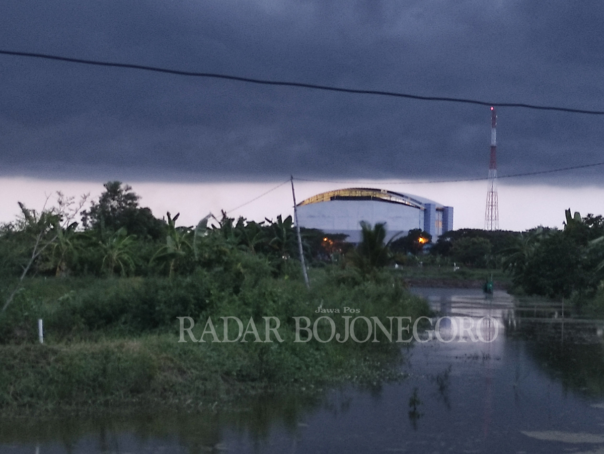 TAK MERATA: Intensitas Hujan yang tak menentu karena pengaruh peralihan dari el nino ke la nina.(ANJAR DWI PRADIPTA/RDR.LMG)