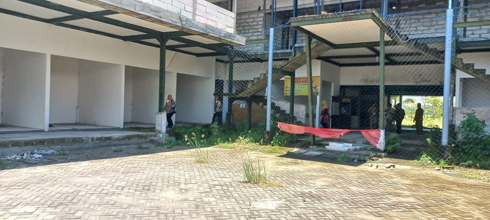 PROYEK BERMASALAH: Potret bangunan Sentra Kuliner Sukodadi (SKS) yang dalam pelaksanaan pembangunannya diduga terjadi korupsi.  (IST/RDR.LMG)
