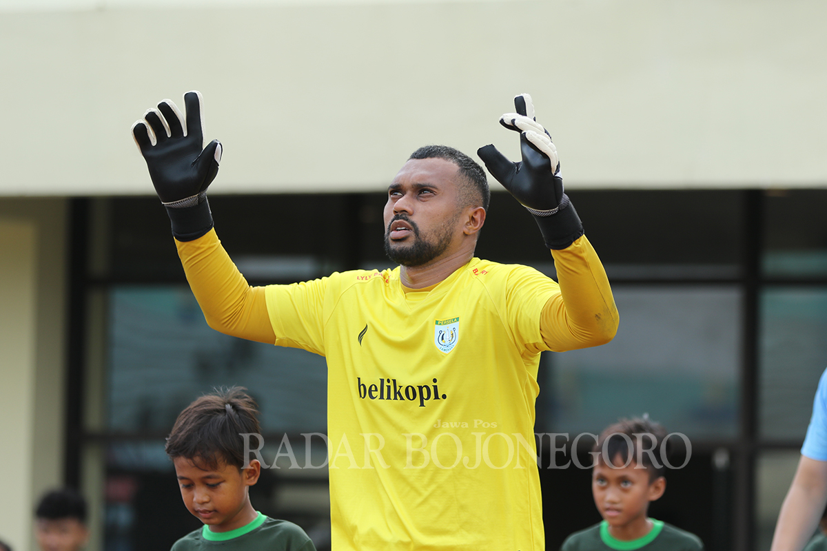 MOTIVASI TINGGI: Samuel Reimas selalu menjadi starter di fase 12 besar Liga 2. (ANJAR DWI PRADIPTA/RDR.LMG )