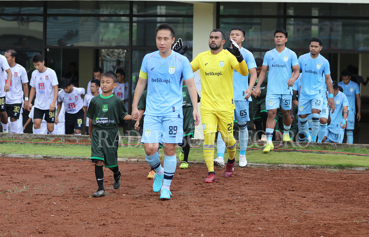 MASIH BERPELUANG: Persela harus meraih kemenangan di laga pamungkas melawan FC Bekasi City, serta berharap tiga rival runner-up di tiga grup tergelincir. (ANJAR DWI PRADIPTA/RDR.LMG)