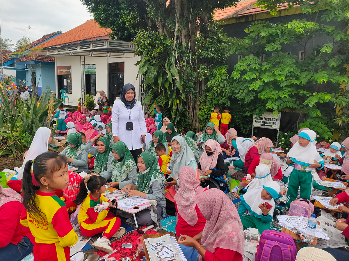 KEDEKATAN IBU DAN ANAK: Babak penyisihan Festival Kolase Mamamia 2024 yang digelar di Kecamatan Kalitengah, Sugio, dan Tikung. (IST/RDR.LMG)