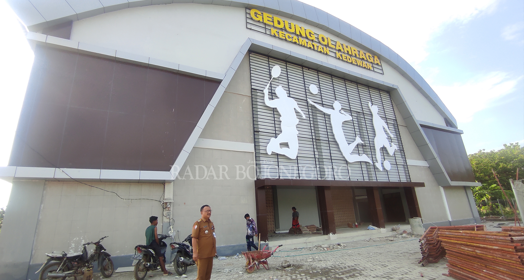 PUSAT OLAHRAGA: GOR Kecamatan Kedewan ini menjadi pusat meningkatkan prestasi olahraga. (DHANI ALFIANSYAH/RDR.BJN)