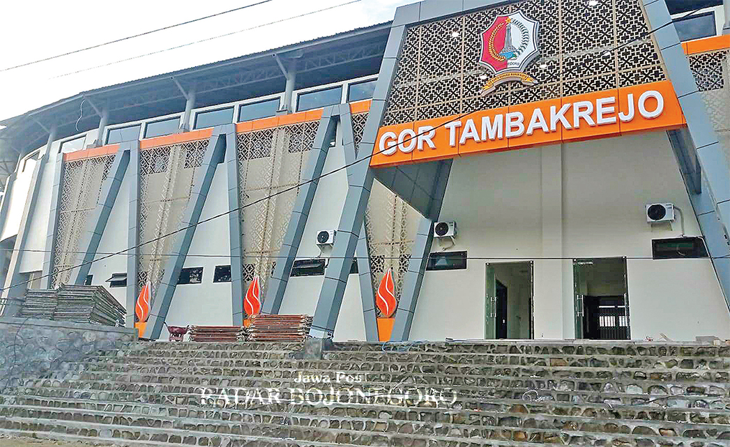 MEGAH: Pembangunan GOR di Desa Sukorejo, Kecamatan Tambakrejo ini memfasilitasi kegemaran olahraga masyarakat. (ISTIMEWA/RADAR BOJONEGORO)
