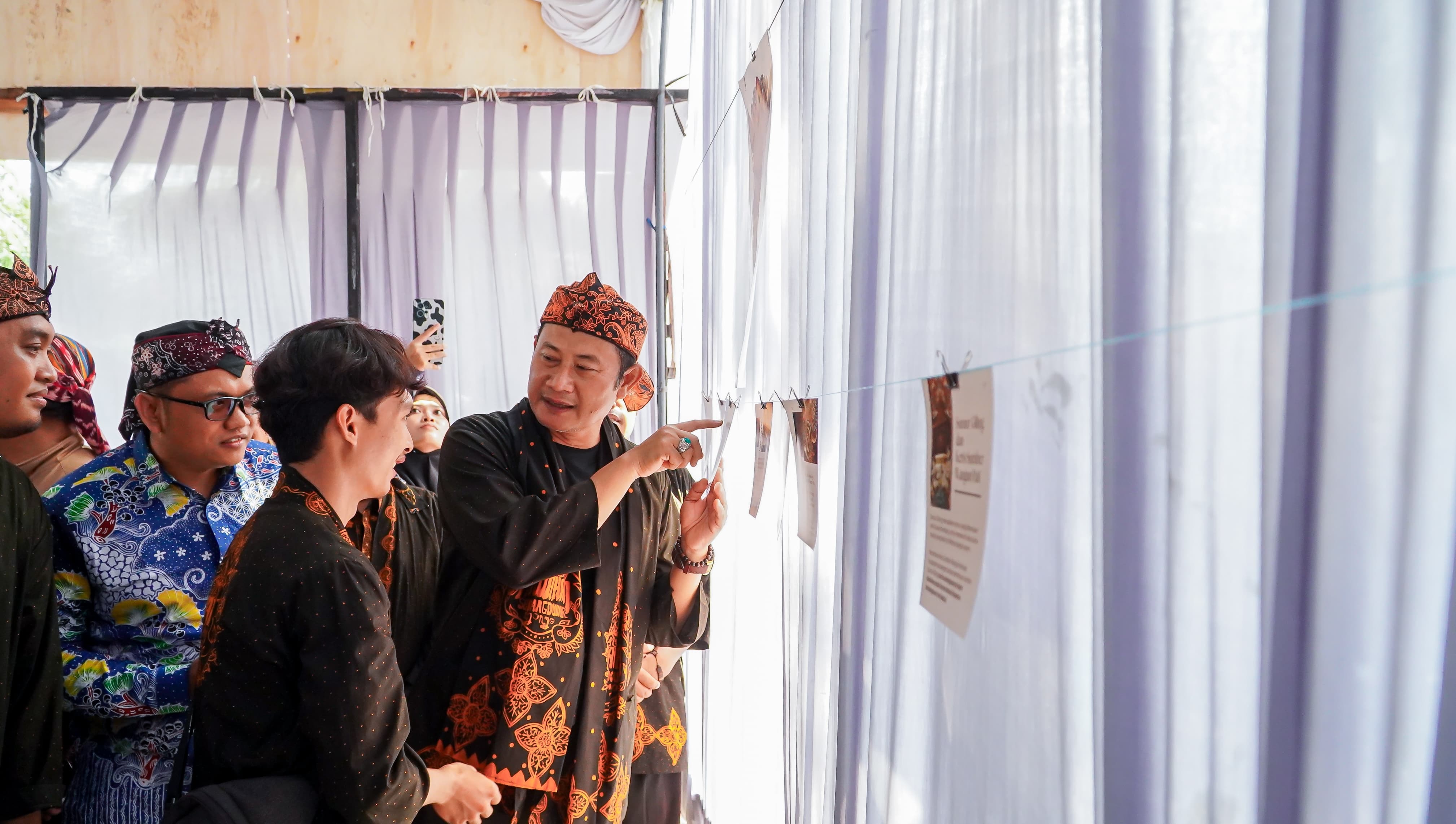 MERAWAT SEJARAH: Bupati Yes saat menghadiri Haul Sunan Sendang Duwur yang ke-439. (IST./RDR.LMG)