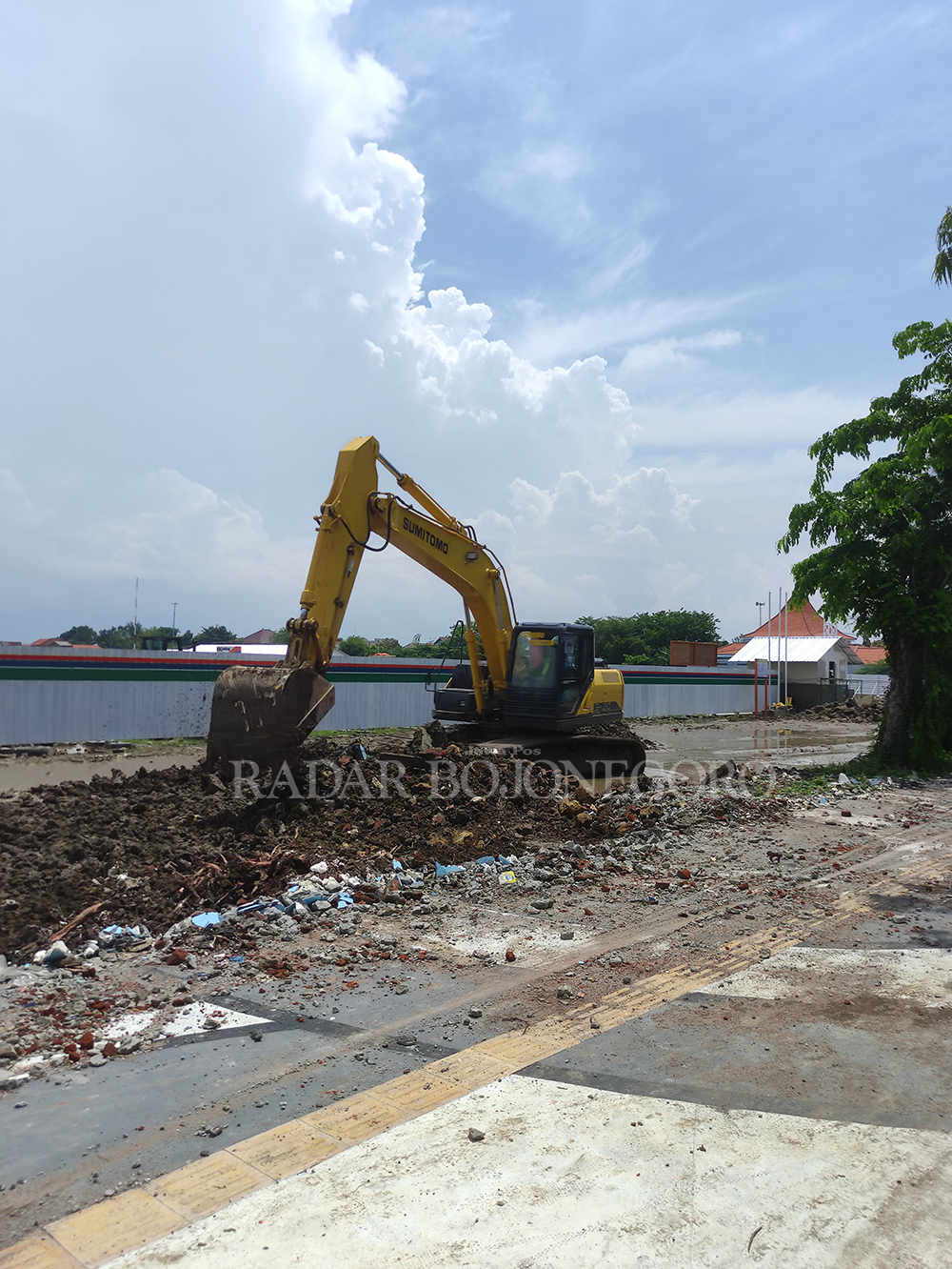 BERTAHAP: Peletakan batu pertama pembangunan Stadion Surajaya diagendakan besok (27/2).  (ANJAR DWI PRADIPTA/RDR.LMG )