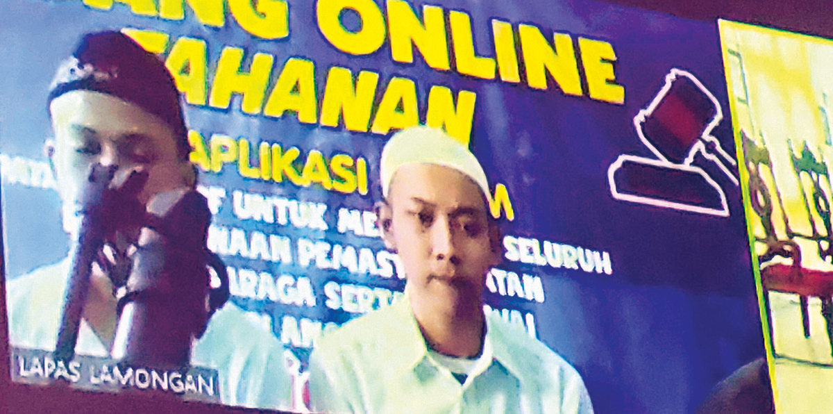 TERANCAM 7 TAHUN PENJARA: Dua tersangka pencurian uang di kotak amal musala dan masjid. (IST/RDR.LMG)
