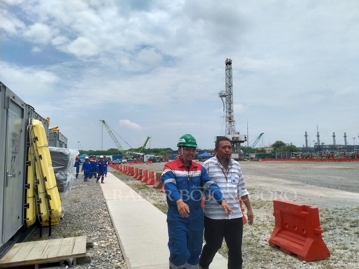 SUMUR BARU: Tajak sumur baru di Pad-B Lapangan Banyu Urip. Pengeboran 7 sumur  baru diharapkan menambah produksi minyak untuk kebutuhan nasional. (WAHYU DHANI ALFIANSYAH/RADAR BOJONEGORO)