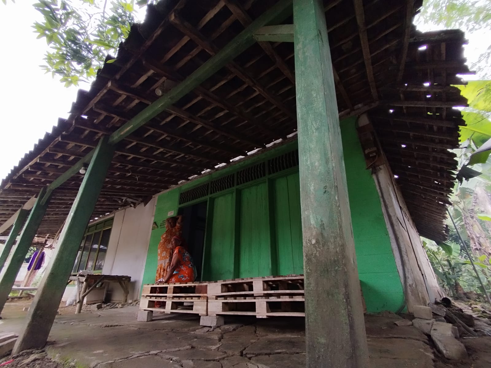 Salah satu rumah keluarga penerima manfaat (KPM) bansos BPNTD di Desa Kedung sumber, Kecamatan Temayang.