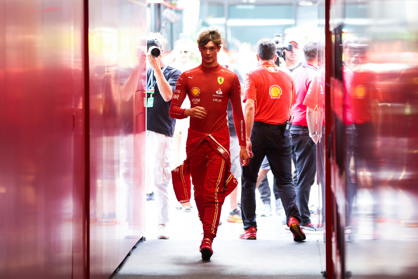 Oliver Bearman kembali ke garasi pascar sesi latihan bebas ketiga (Dok. Scuderia Ferrari)