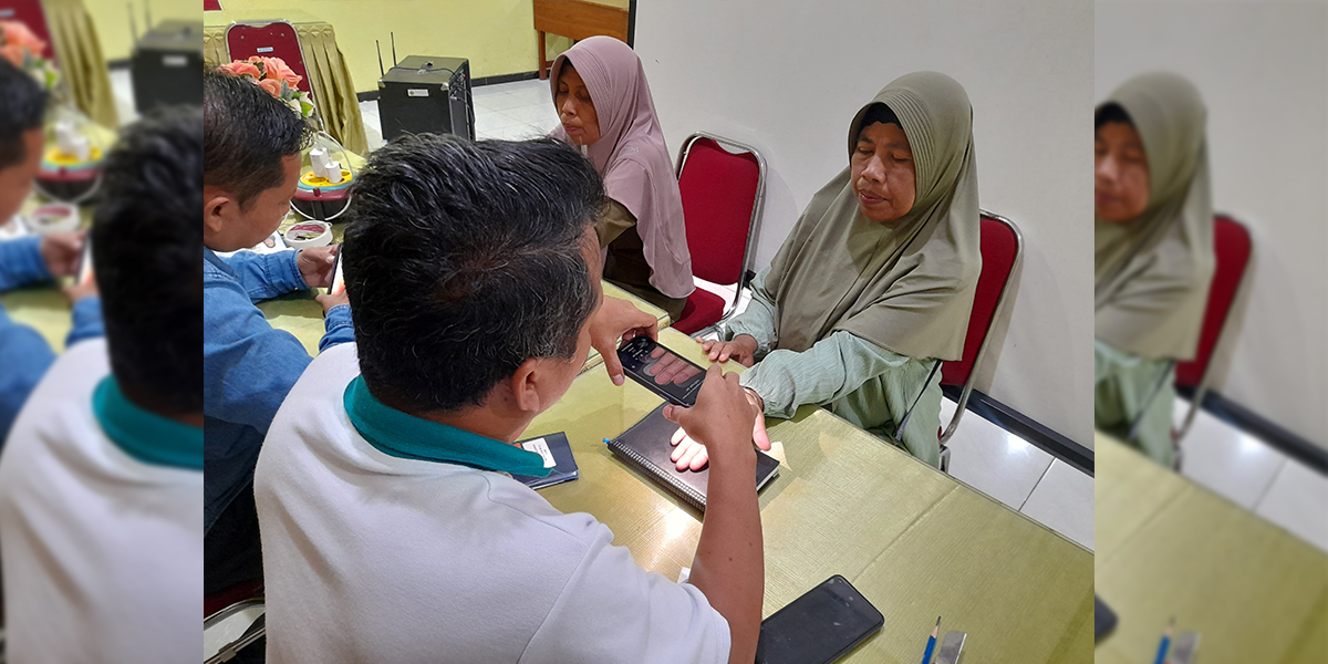 PEREKAMAN: CJH menjalani perekaman sidik jari untuk pemberkasan berangkat ke Tanah Suci.