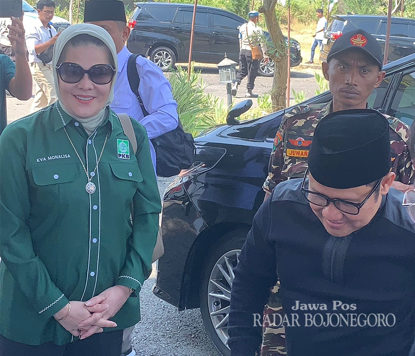 PENDATANG BARU : Eva Monalisa Bersama Cak Imin saat berkunjung ke Cepu pada Agustus tahun lalu.