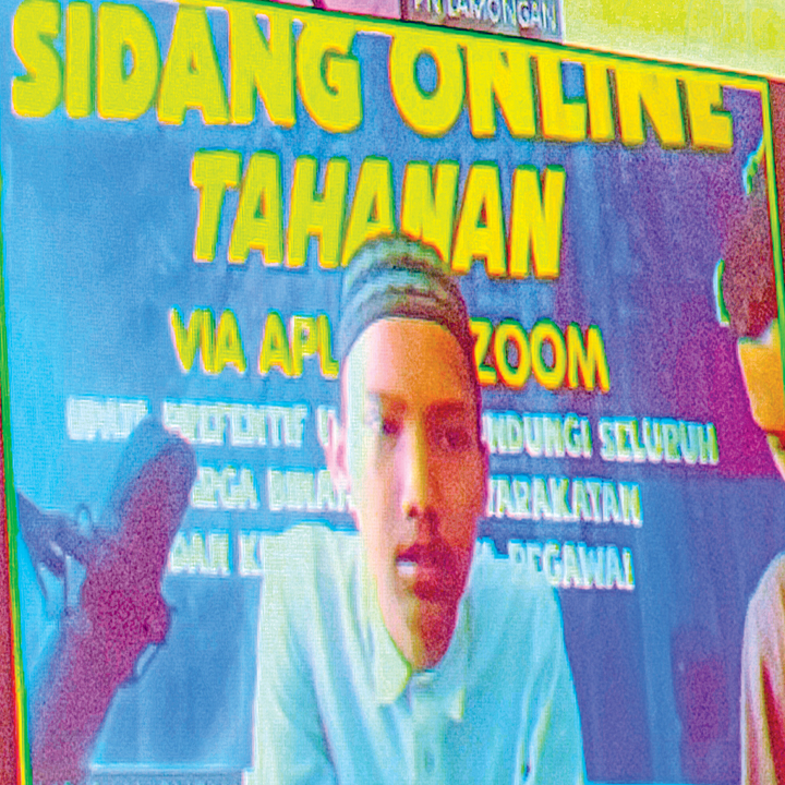 DITUNTUT SEPULUH BULAN: Muhammad Sholeh menjalani persidangan secara online terkait kasus penganiayaan.