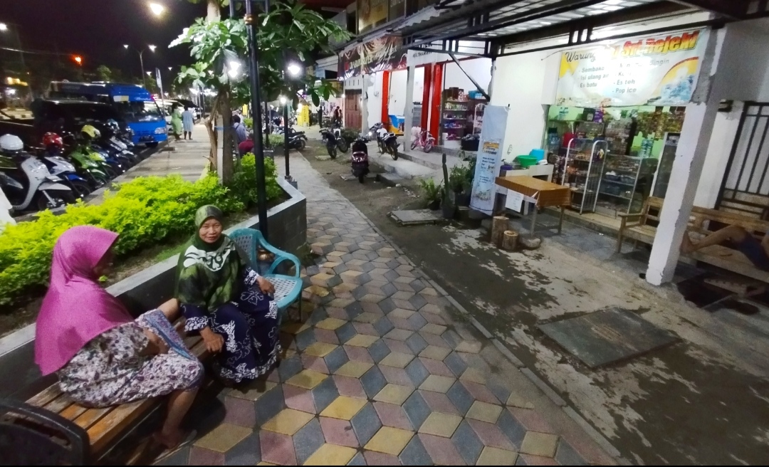 Toko kelontong di kawasan Thamrin Bojonegoro.