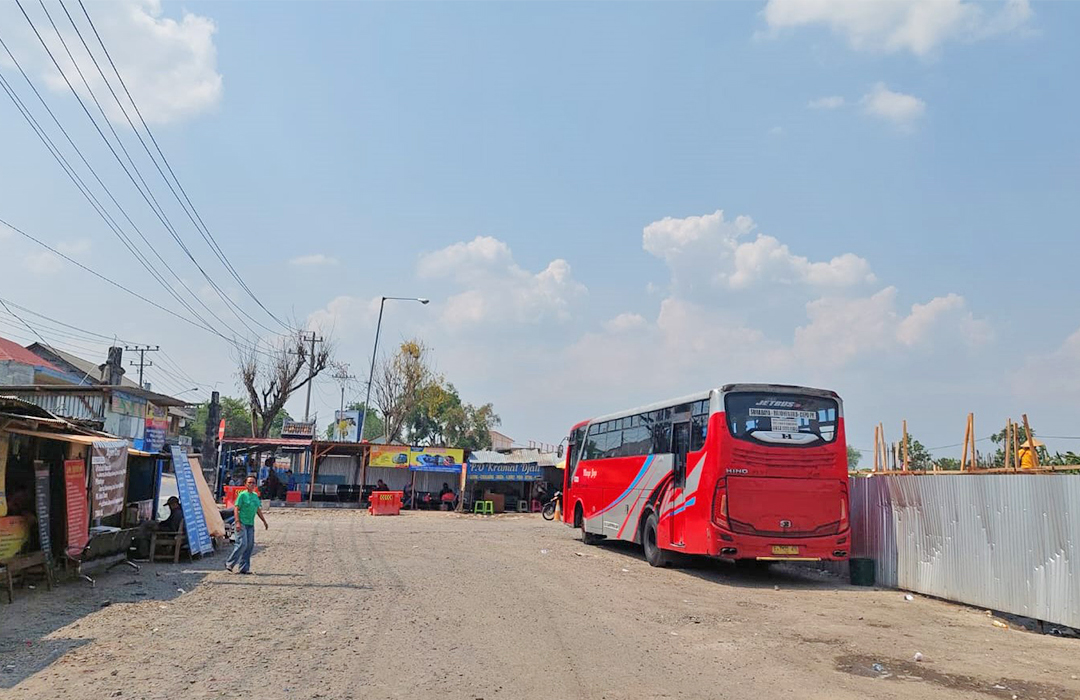 SIAP MUDIK: Armada bus di Terminal Cepu. Tahun ini Pemkab Blora menyediakan 3 bus untuk mudik.