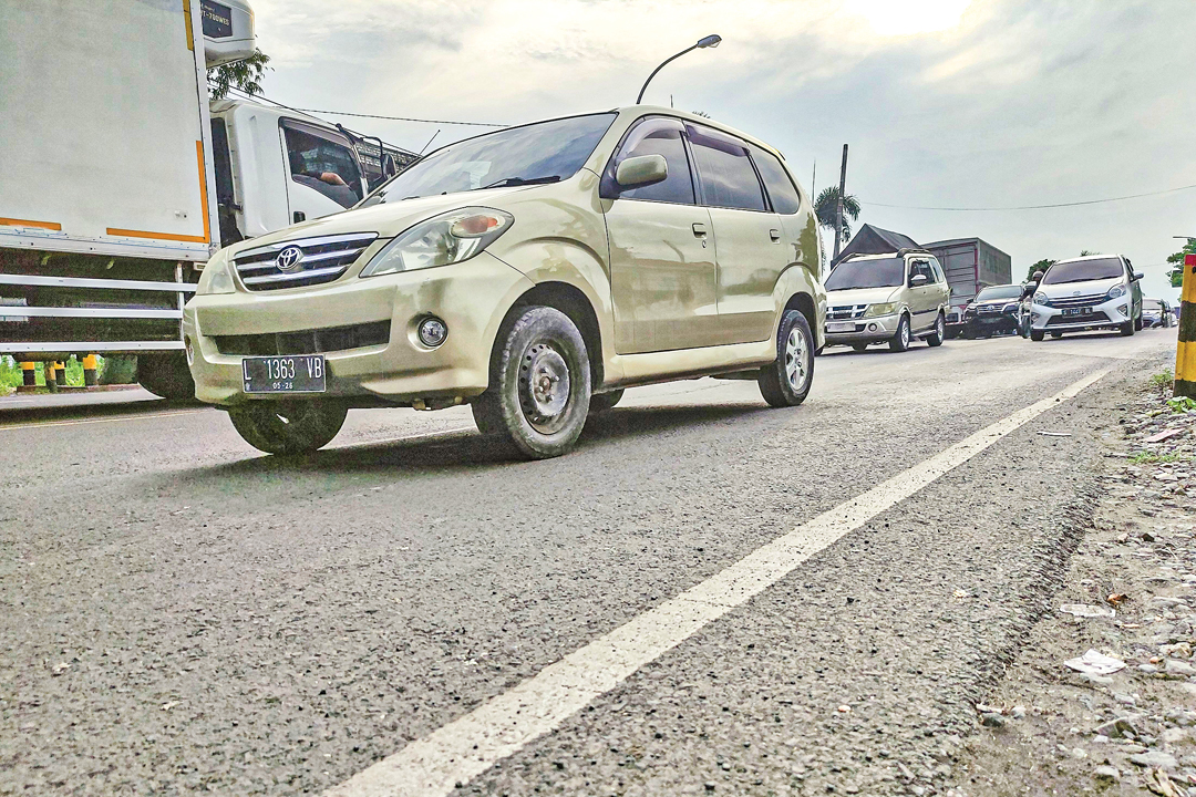 RAMAI LANCAR: Mulai liburnya pekerja diperkirakan berimbas pada peningkatan arus lalin pada minggu ini.