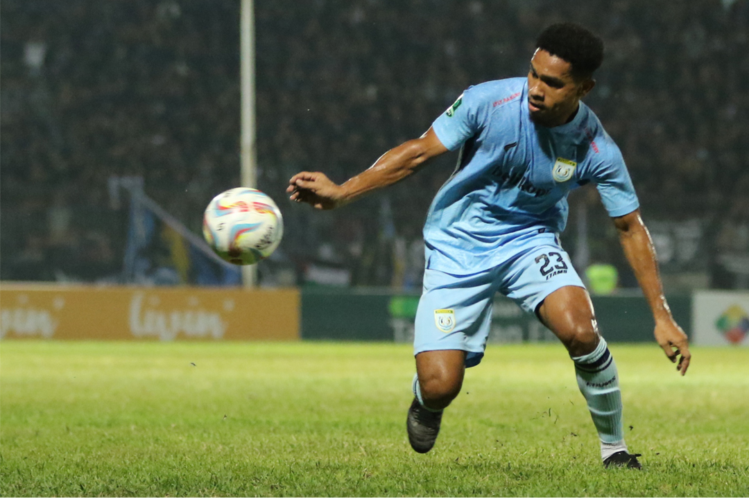 BELUM ADA TAWARAN: Yehezkiel Sawery masih memiliki keinginan untuk bisa bertahan di Persela musim depan.