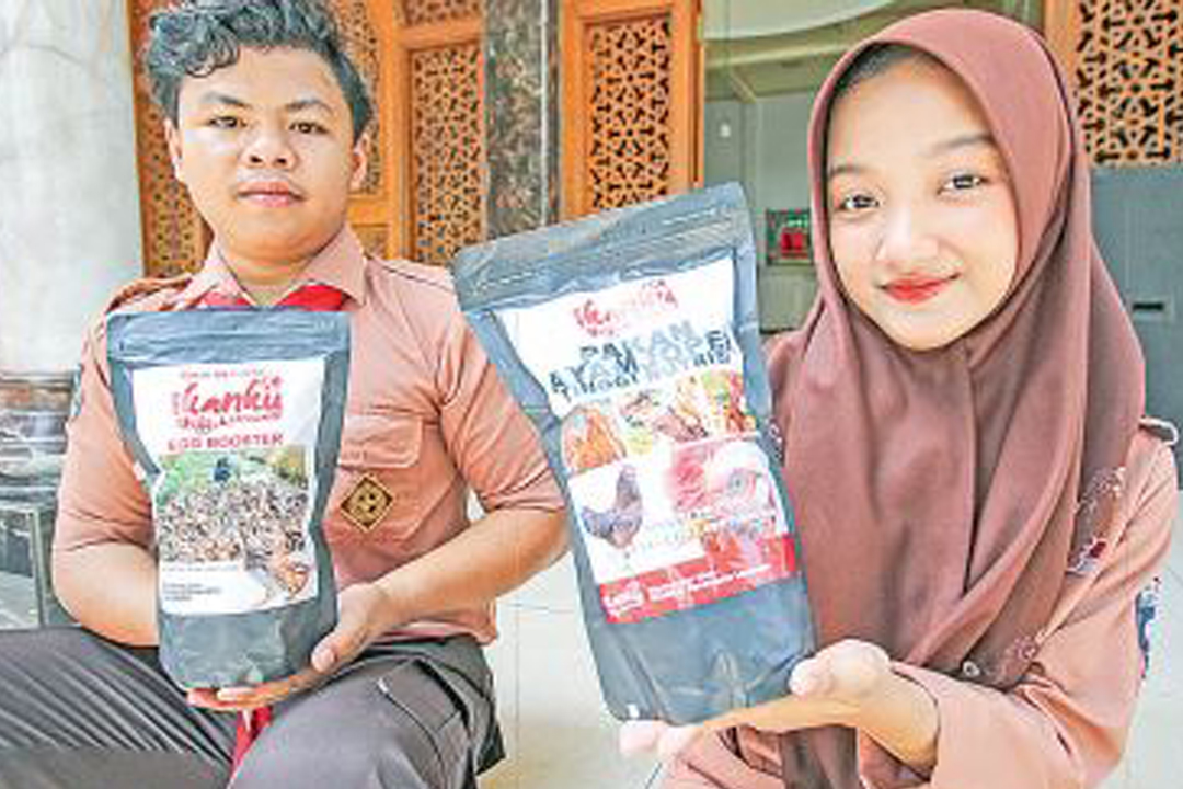 LEBIH EKONOMIS : Pakan ternak Karya dari Aanaza Zahrotussita dan Ahmad Fadlil Rizki.