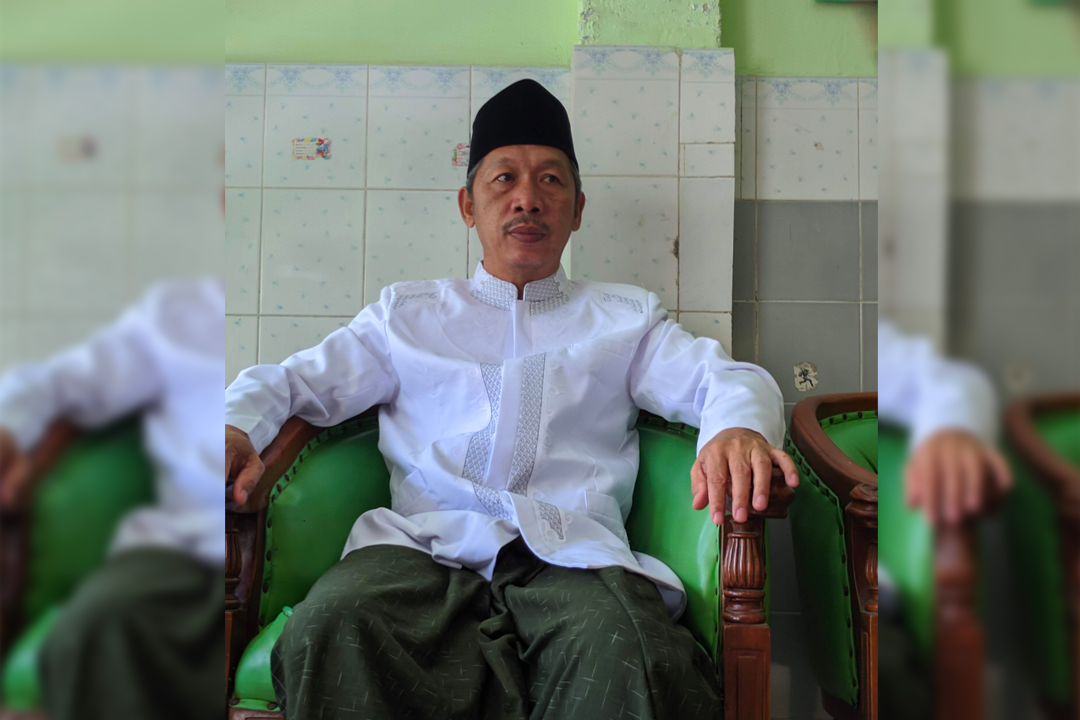 Drs KH Selamet Muhaimin A.R Pengasuh PP Roudlotul Quran Tlogoanyar dan Dewan Syuriah PCNU Kabupaten Lamongan