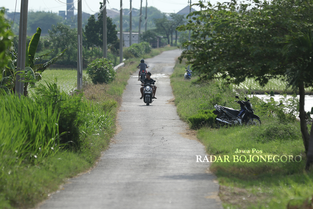 TERUS DILANJUTKAN: Salah satu jalan lingkungan yang sudah diperbaiki. (ANJAR DWI PRADIPTA/RDR.LMG)