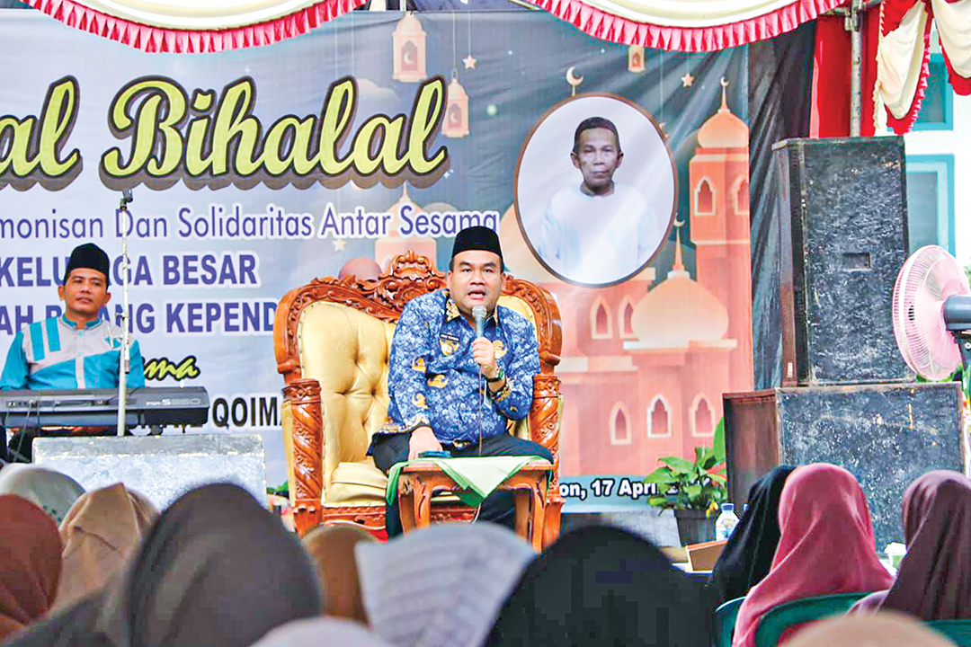 PENGENTASAN ATS: Bupati Blora Arief Rohman saat menghadiri acara halal bihalal di Koramil Jepon pada Rabu lalu (17/4).