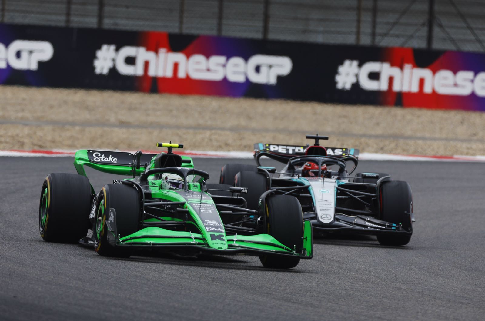 Meskipun hanya finish ke-14, Guanyu Zhou akhirnya mewujudkan mimpi masa kecilnya sekaligus mimpi masyarakat Tiongkok. (Foto: Dok. Kick Sauber)