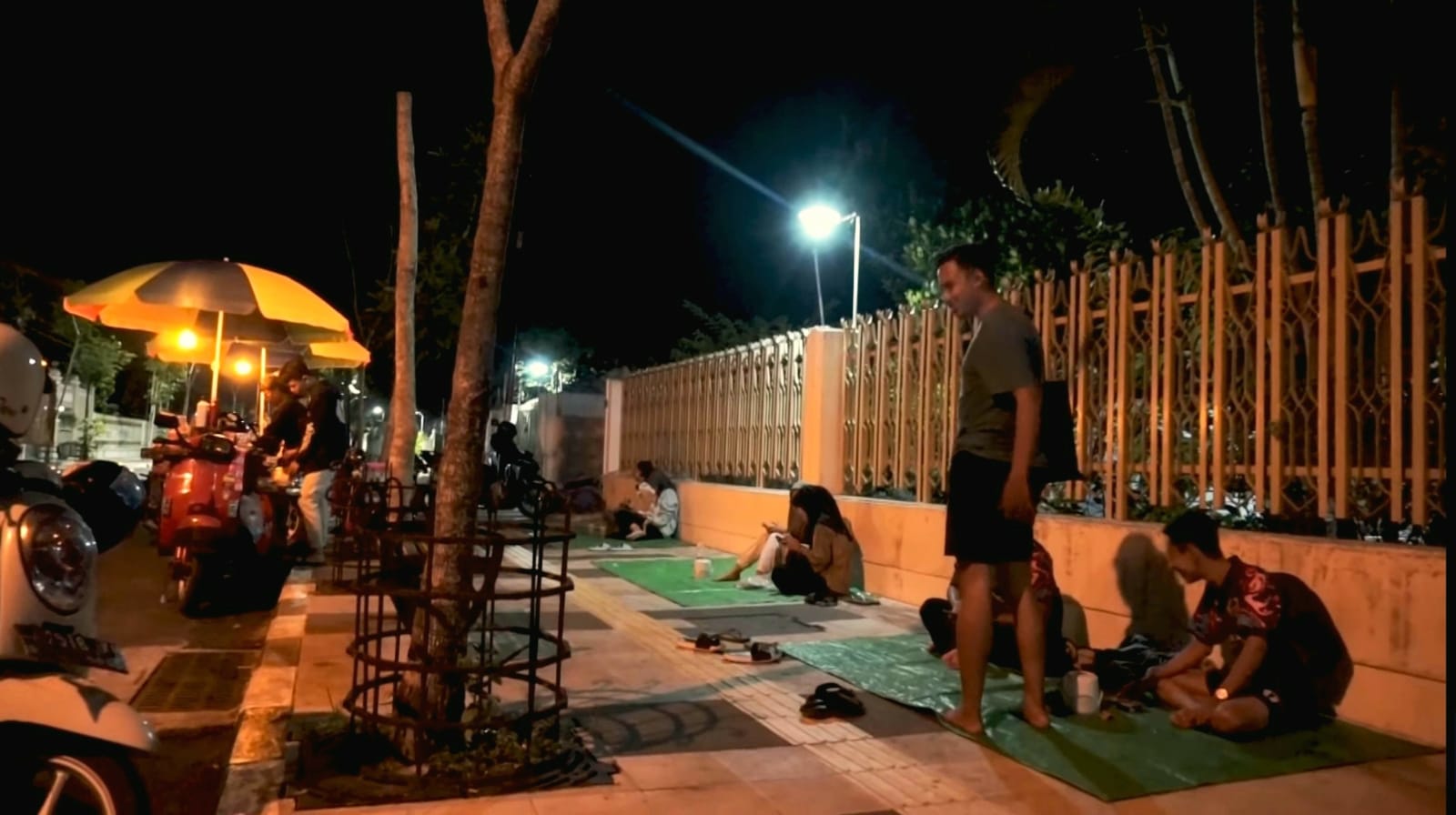Kawula muda menggandrungi tempat di Kampung Pecinan atau jalan Hayam Wuruk Bojonegoro Kota.