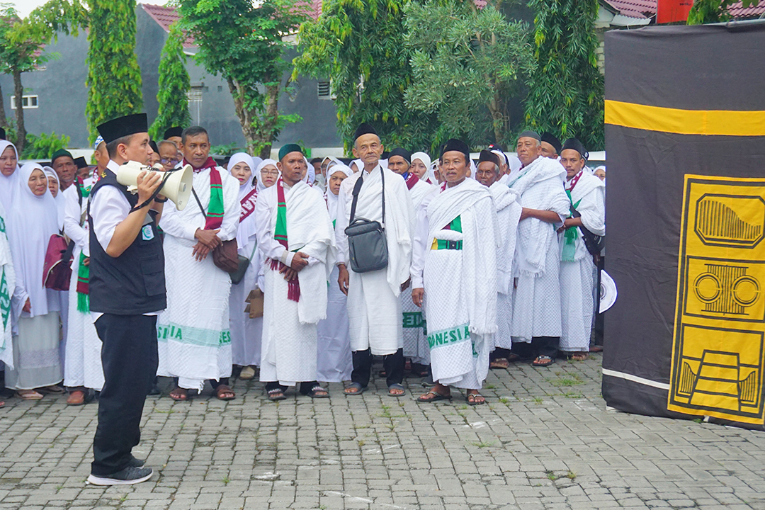 SIMULASI HAJI: CJH Bojonegoro sedang simulasi haji, dinkes menemukan sekitar 30 persen CJH punya penyakit risiko tinggi.