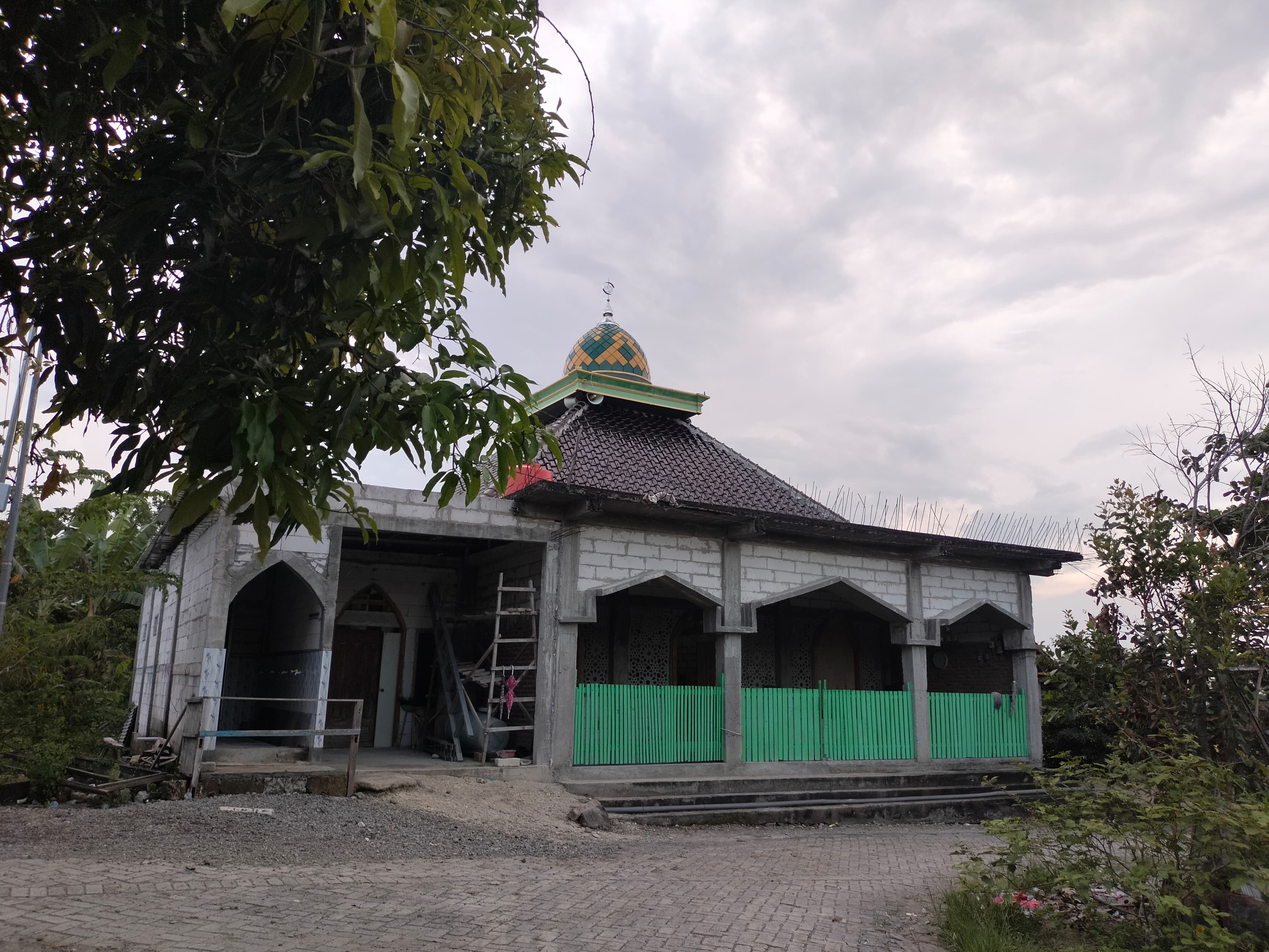 Mushala Al Rosyid mendapat bantuan untuk perluasan bangunan tahap pertama, sehingga santri kini punya tempat belajar sendiri.