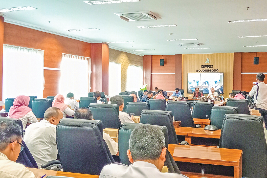 PENYELARASAN: TAPD dan Banggar DPRD Bojonegoro menggelar rapat penyelarasan pokir di Ruang Banggar pada Rabu lalu (24/4).