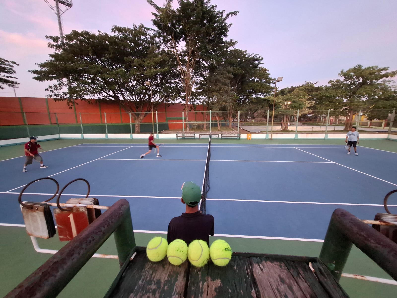 Salah satu fasilitas olahraga Lapangan Tenis di kawasan Stadion Letjen Soedirman Bojonegoro.