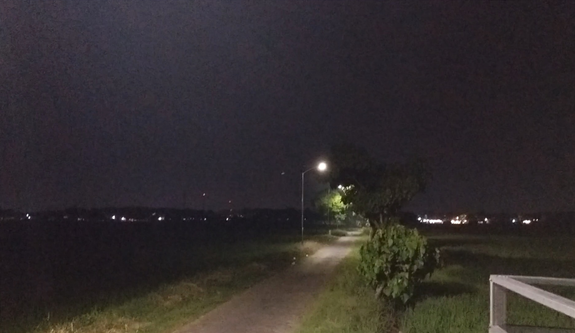 PJL yang terpasang di sepanjang jalan bantu masyarakat Bojonegoro beraktivitas di malam hari agar lebih aman dan nyaman.