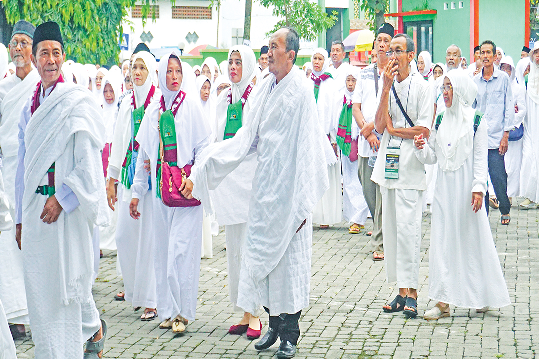 PERSIAPAN BERANGKAT: CJH Bojonegoro mulai persiapan berangkat, Kemenag meminta jika membawa rokok maksimal 200 batang.