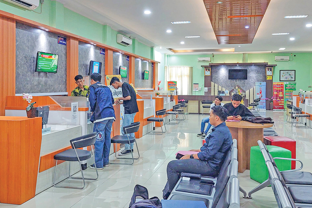 LENGANG: Kondisi di dalam MPP Kabupaten Blora lumayan lengang. Mengingat perizinan banyak yang sudah beralih online.