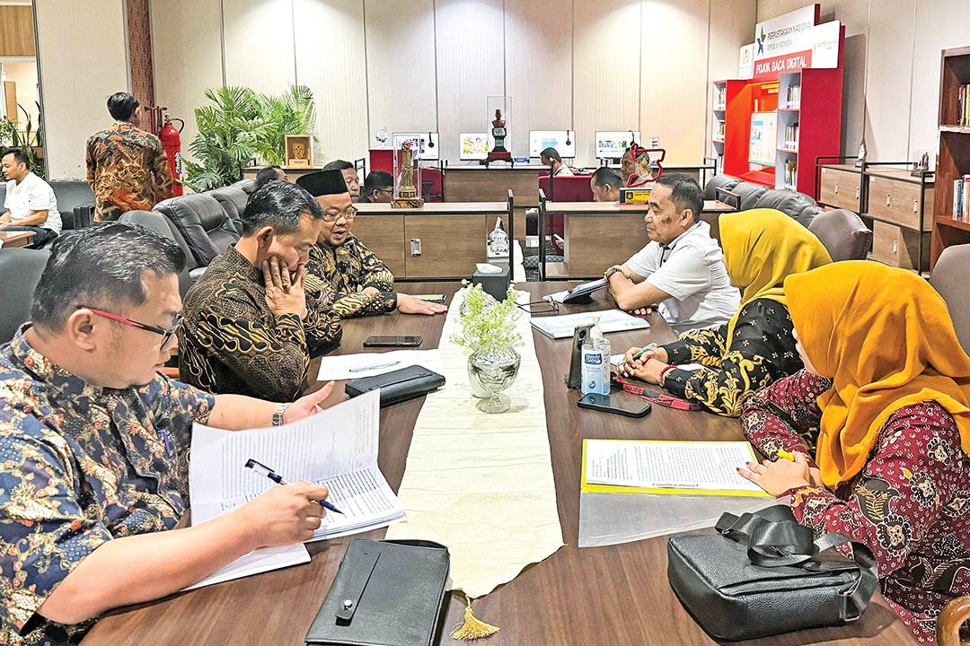 KONSULTASI: Komisi C DPRD, bersama kepala Disdik, dan kepala BKPP Bojonegoro serta perwakilan guru honorer konsultasi ke KemenPAN-RB.