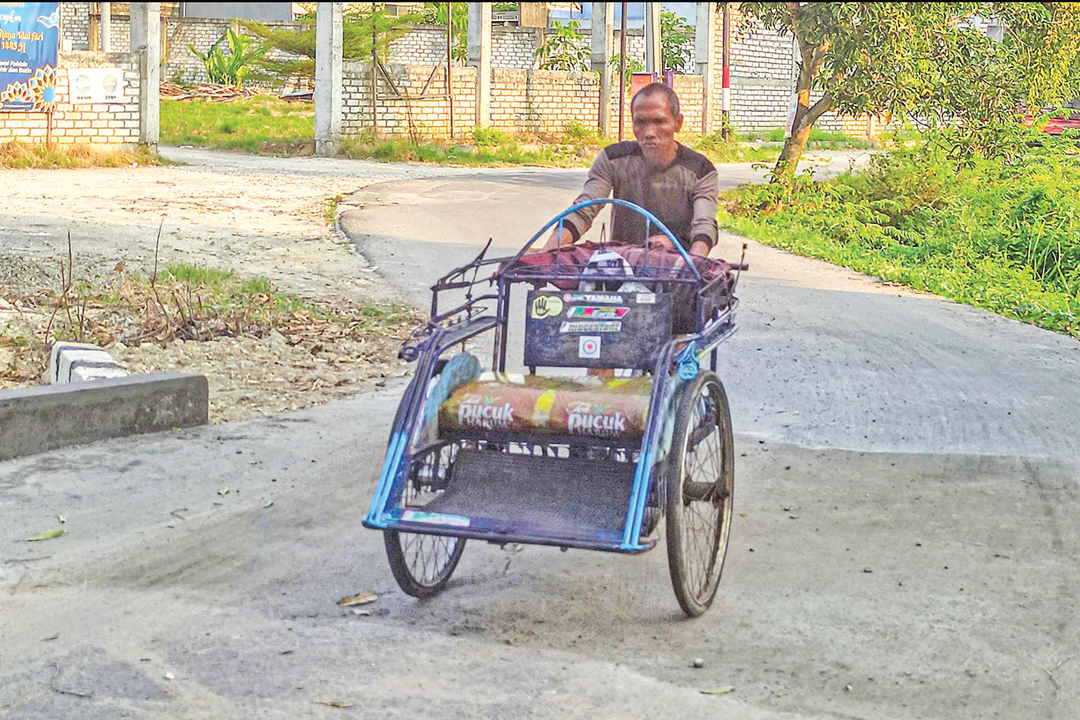 RAMPUNG: Perbaikan gorong &ndash; gorong sudah selesai. Akses jalan lingkungan menuju Pasar Sidoharjo, Lamongan ikut terdampak.