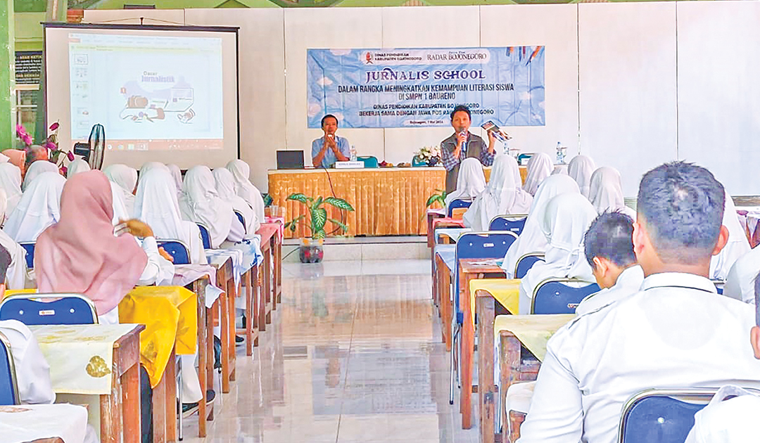 HARI KE EMPAT: Jounalist School hari ke empat berlangsung di SMPN 1 Baureno kemarin (7/5).
