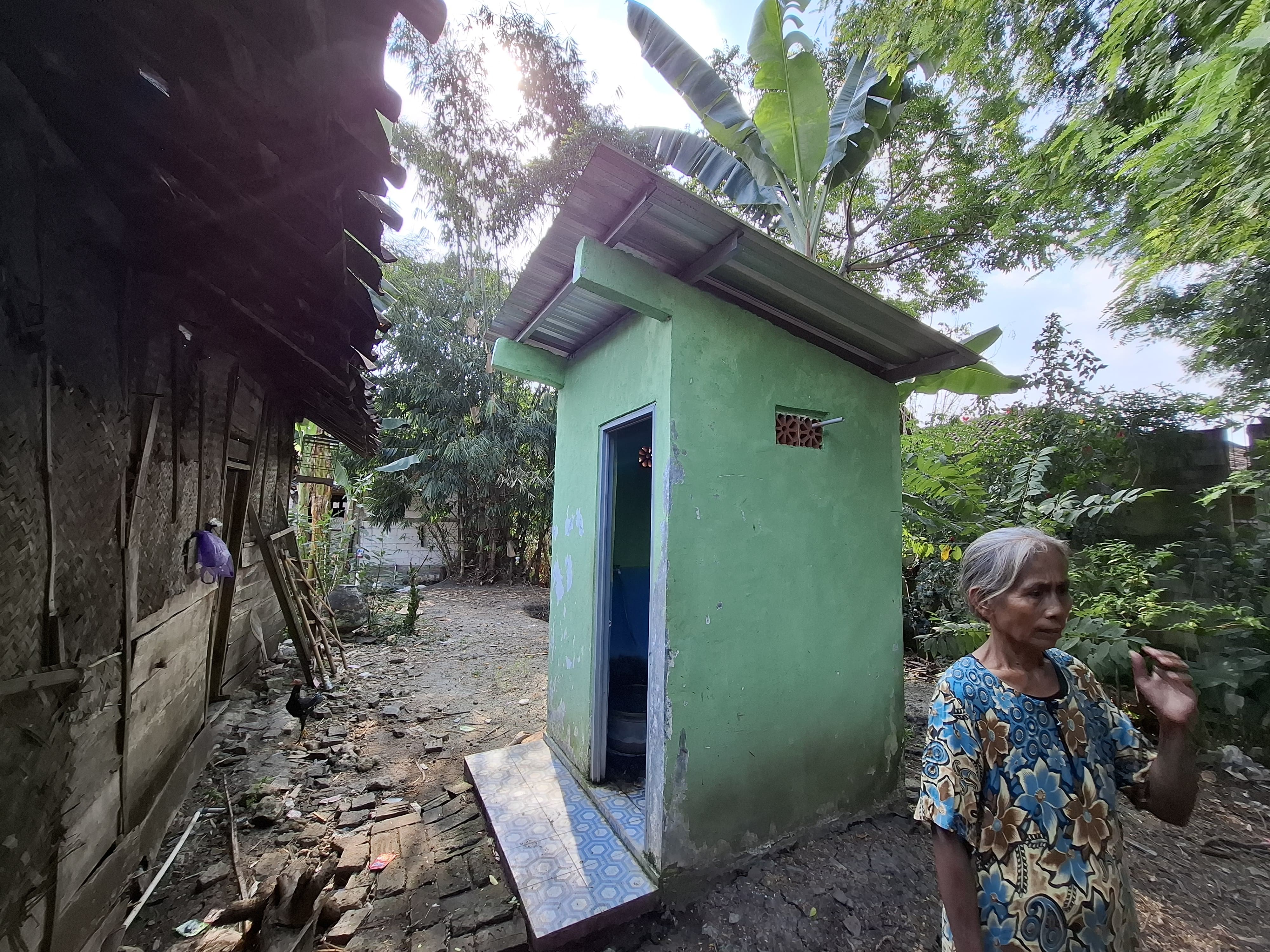 Bantuan pembangunan sanitasi warga Desa Jono, Kecamatan Temayang, Bojonegoro.