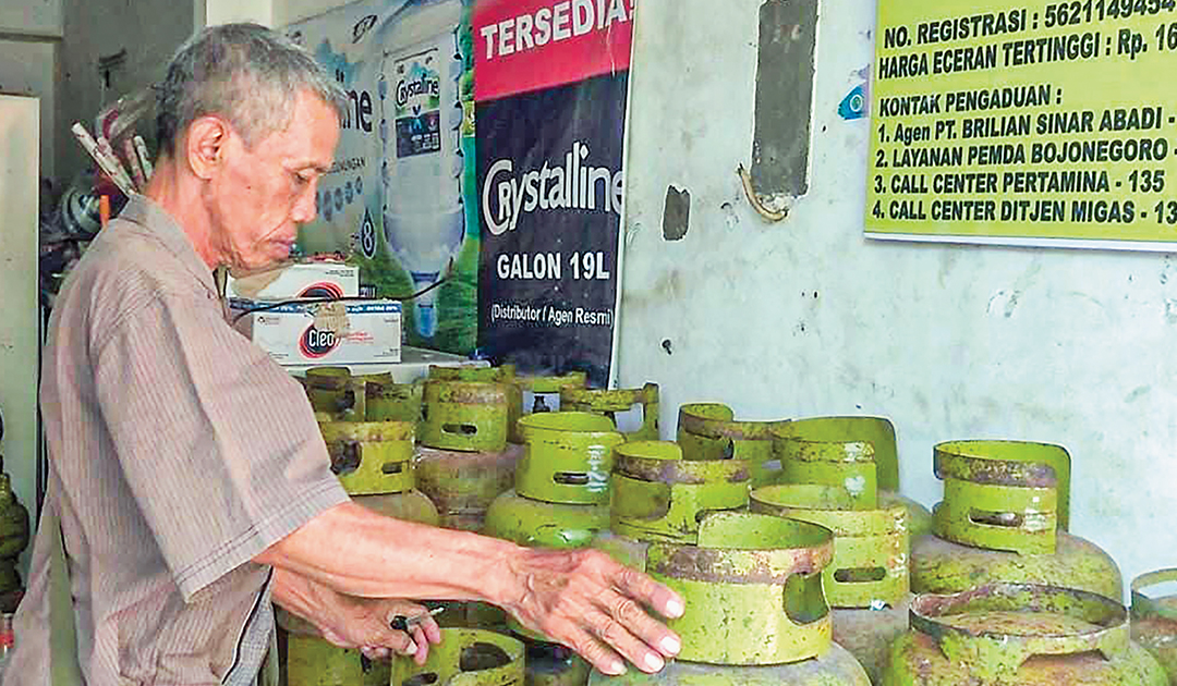 ELPIJI SUBSIDI: Tabung elpiji 3 kilogram tertata rapi di salah satu pangkalan. Warga berharap tak ada lagi kelangkaan.