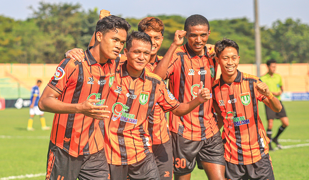JUARA GRUP: Skuad Persibo saat berlaga dengan PS Belitung Timur di Stadion Letjend Soedirman (SLS) Selasa (14/5). Sore ini akan berlaga dengan Adhyaksa Farmel FC.