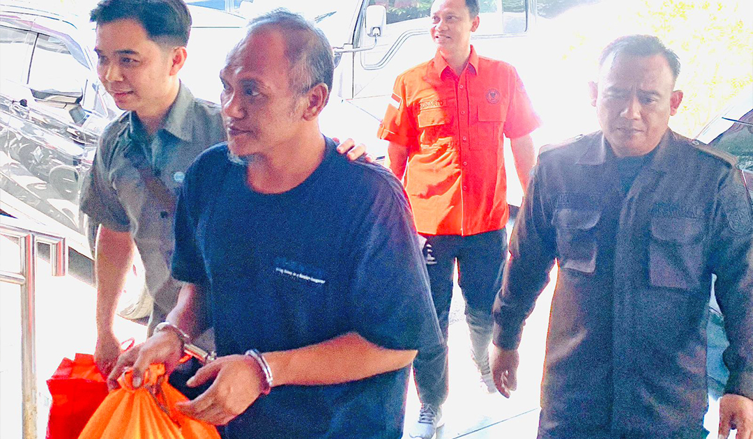 LIMPAHKAN BANDAR SABU: Tim BNNP Jawa Tengah melimpahkan tersangka bandar sabu seberat 100 gram bernama Anang Purnama ke Kejaksaan Negeri (Kejari) Blora kemarin (16/5).
