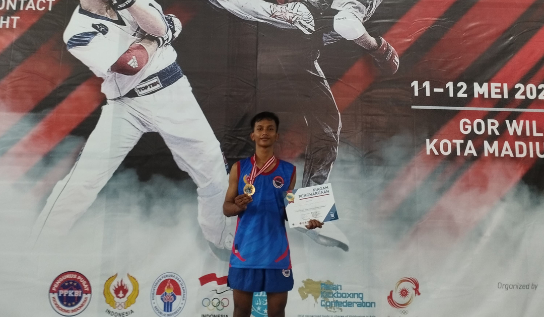HARUMKAN BOJONEGORO: Bayu Dirgantara mengharumkan nama Bojonegoro, karena meraih meraih Juara 1 Kelas 49 kilogram (kg) Junior Putra Tatami Sports Kick Boxing Tournament.
